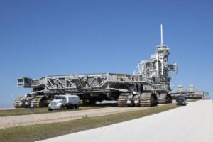 NASA巨型爬行运输机 – 总重8100多吨，堪称工程机械中的巨无霸
