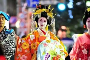日本花魁是干什么的_日本花魁为什么抱个被子
